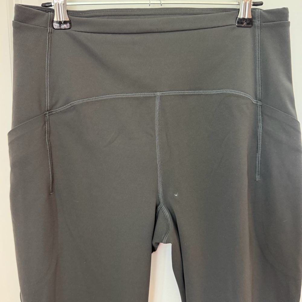 LuLuLemon Swift Speed High Rise Crop 23” Graphite Grey 8 Pockets Reflective - Picture 3 of 15